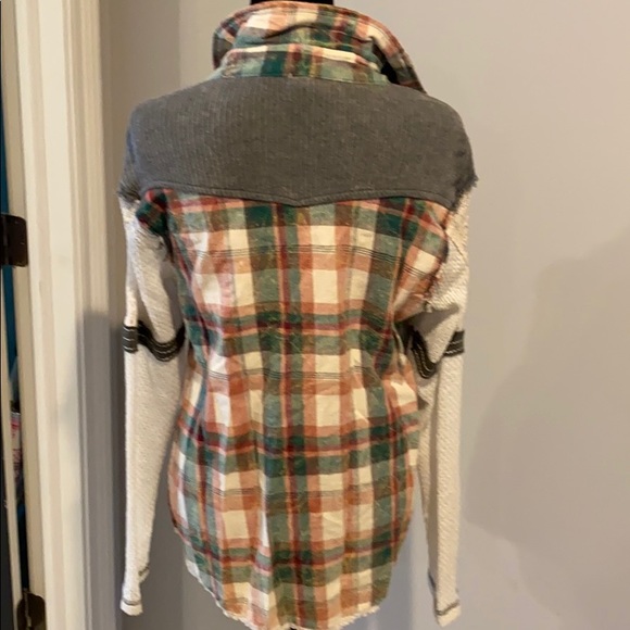Woman’s Destructed fun flannel - Picture 2 of 3
